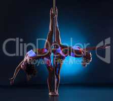 Girls posing symmetrically doing gymnastic splits