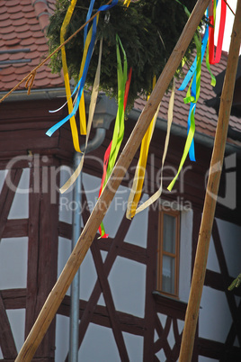 Maibaum aufstellen