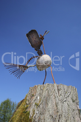 Skulptur aus Metallschrott