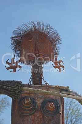 Skulptur aus Metallschrott