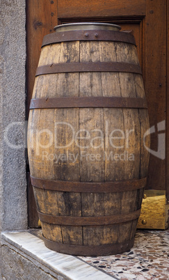 Barrel cask for wine Barrel cask for wine