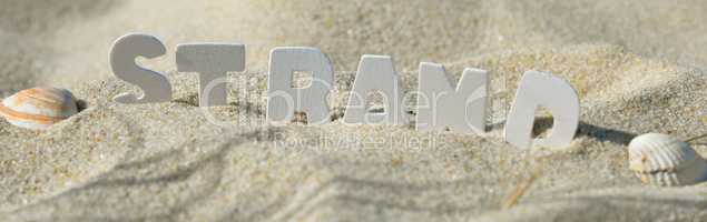 Strand Buchstabend im Sand Urlaub