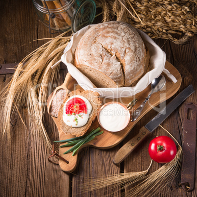 homemade bread with cream and tomato