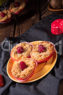 Cheesecake Muffins with raspberry