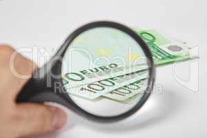 Magnifying Glass on the one hundred Euros