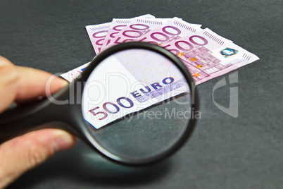 Magnifying Glass on the five hundred bill Euros