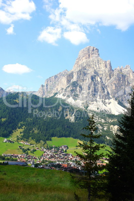 Sassongher in den Dolomiten mit Corvara