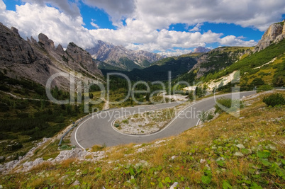 Sextner Dolomiten Serpentine - Sexten Dolomites in Italy, Serpentine