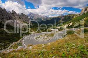 Sextner Dolomiten Serpentine - Sexten Dolomites in Italy, Serpentine