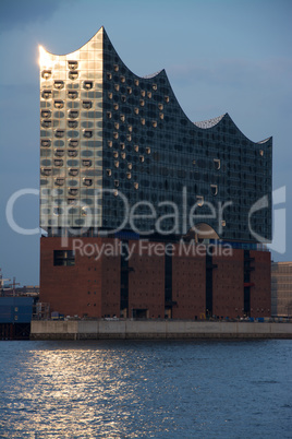 Elbphilharmonie am Abend