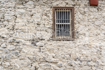 Altes Fenster mit Gitter