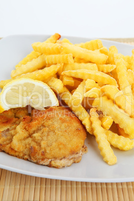 Schnitzel und Pommes