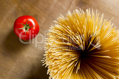 Spaghetti and tomato