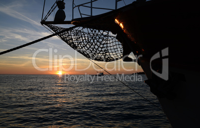 Boot bei Sonnenuntergang