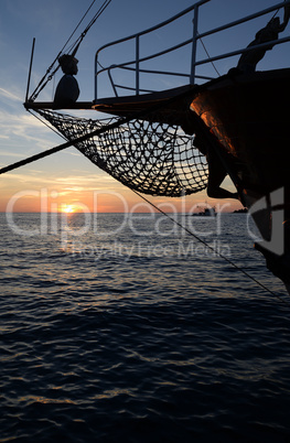 Boot bei Sonnenuntergang