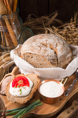 homemade bread with cream and tomato