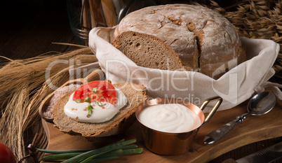 homemade bread with cream and tomato