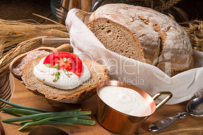 homemade bread with cream and tomato