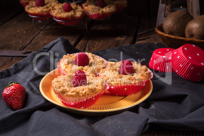 Cheesecake Muffins with raspberry