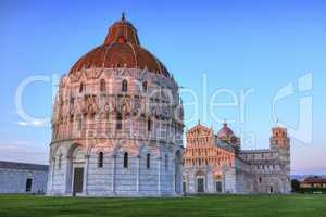 Piazza del Duomo o dei Miracoli or Cathedral Square of Miracles, Baptistery, Pisa, Italy, hdr