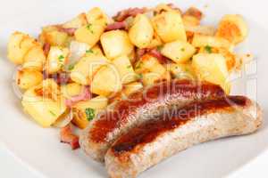 Bratwurst und Bratkartoffeln