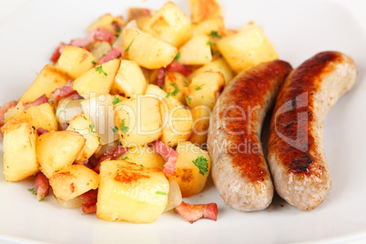 Bratwurst und Bratkartoffeln