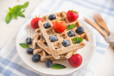 Belgische Waffeln mit frischen Erdbeeren