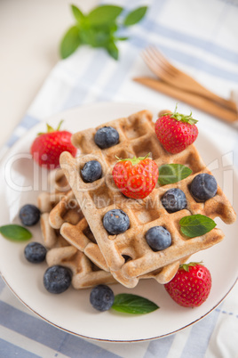 Belgische Waffeln mit frischen Erdbeeren