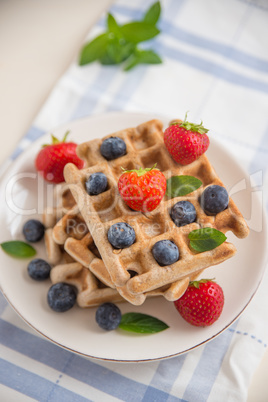 Belgische Waffeln mit frischen Erdbeeren