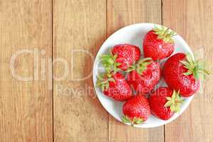 strawberries on the plate