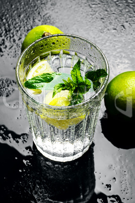 Water with lime and mint