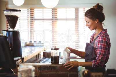 Waitress preparing a coffee