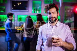 Man holding a beer mug