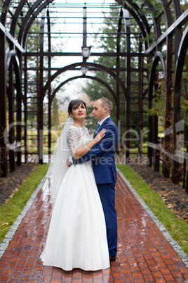 Couple standing in the rain on the wedding day