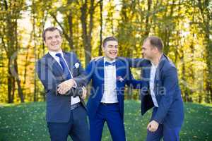 Friends laughing at the wedding of a friend