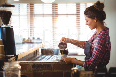 Waitress preparing a coffee