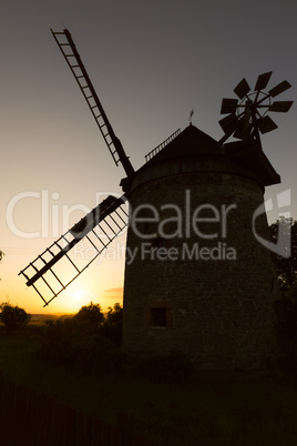 Sonnenuntergang hinter der Getreidemühle 2