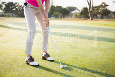 Close up of woman golfer preparing her shot