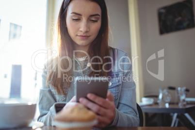 Beautiful woman using smartphone at coffee shop