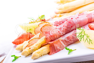 Baked asparagus with ham