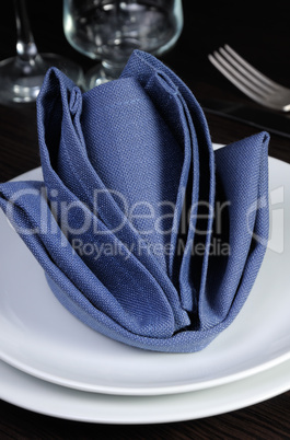 Napkin in the form of a flower bud