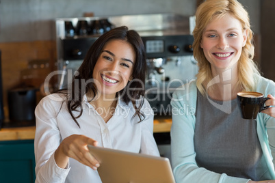 Business colleague having coffee in cafÃ©