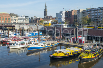 Barkassen im Hamburger Hafen