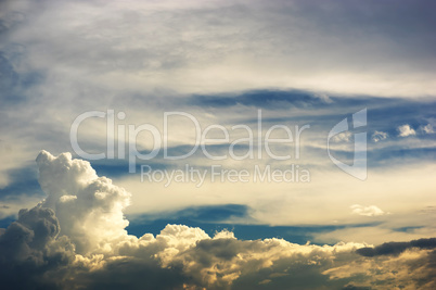 Horizontal high altitude cloudscape background
