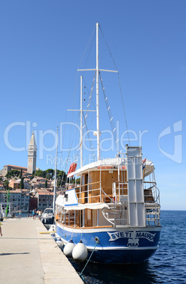 Schiff bei Rovinj