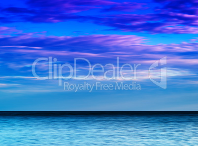 Horizontal vibrant ocean horizon with dramatic cloudscape backgr