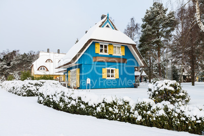 Haus in Born im Winter.