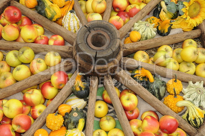 Wagenrad mit Obst