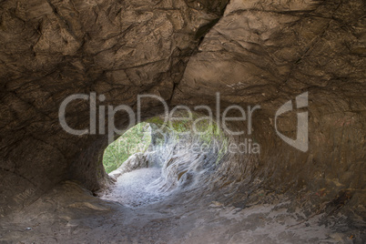 Höhle mit Ausblick