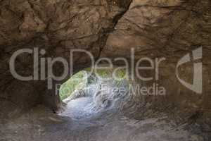 Höhle mit Ausblick